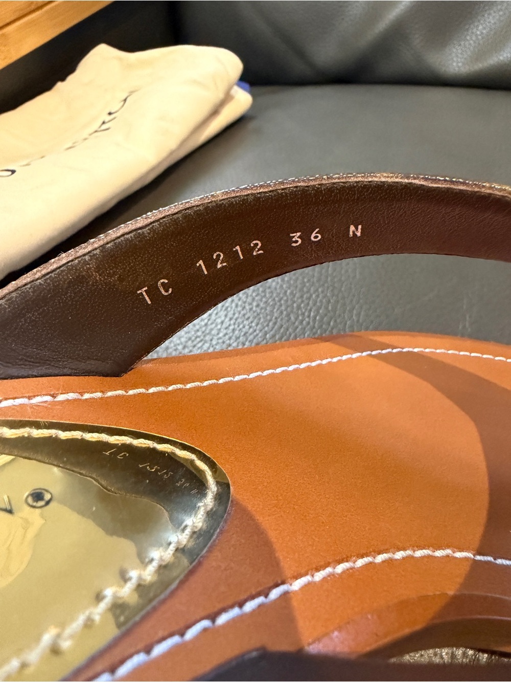 Louis Vuitton SUNNY FLAT THONG - Picture 10 of 11